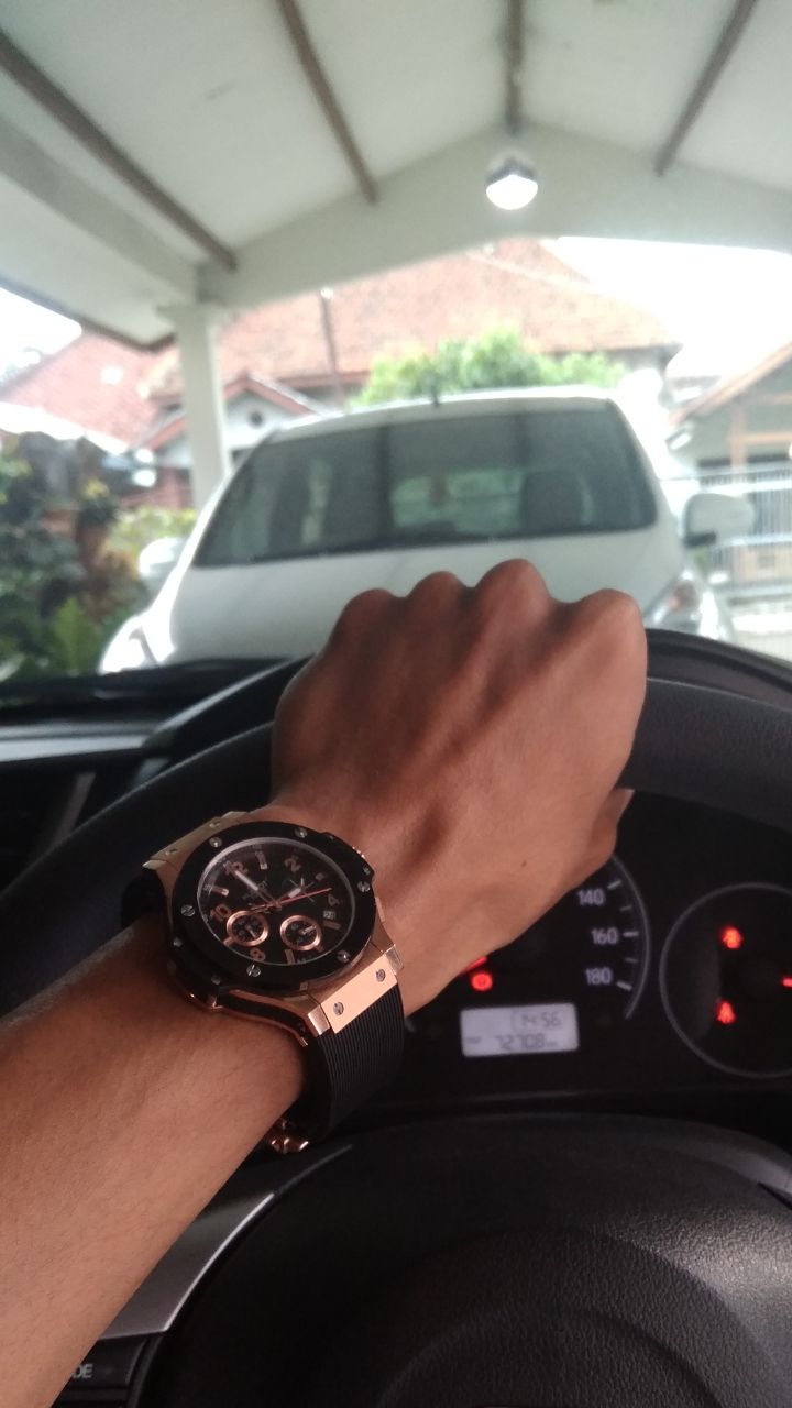 Big Hands Men Aesthetic, Hand Watch Aesthetic, Hublot Watches Men, Daily Snap, Mens Bling, Men Lifestyle, Netflix Movies To Watch, Linen Outfit, Boys Dps