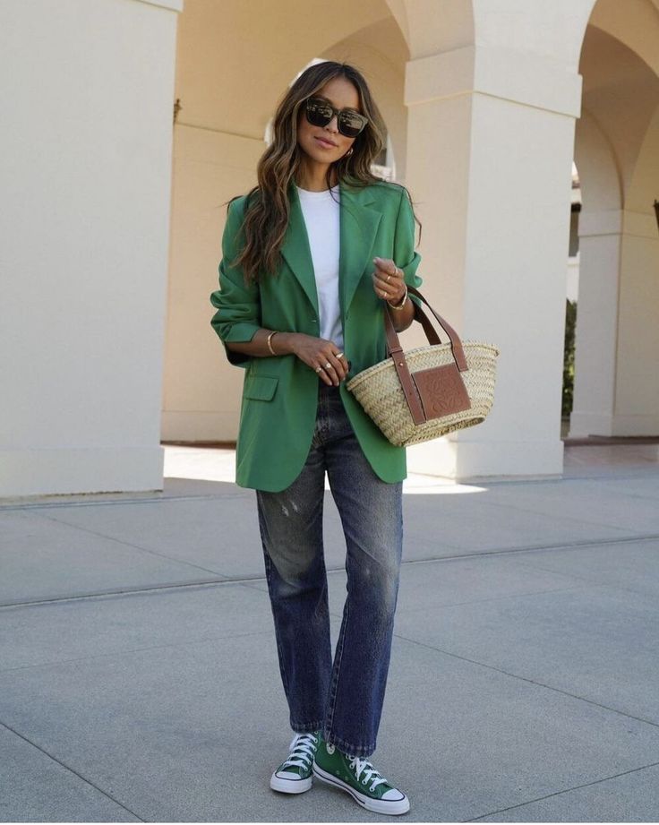 Outfit For Petite Women, Outfits For Petite, Look Boho Chic, Outfits With Converse, Green Blazer, Looks Chic, Blazer Outfits, Vibrant Green, Casual Fall Outfits