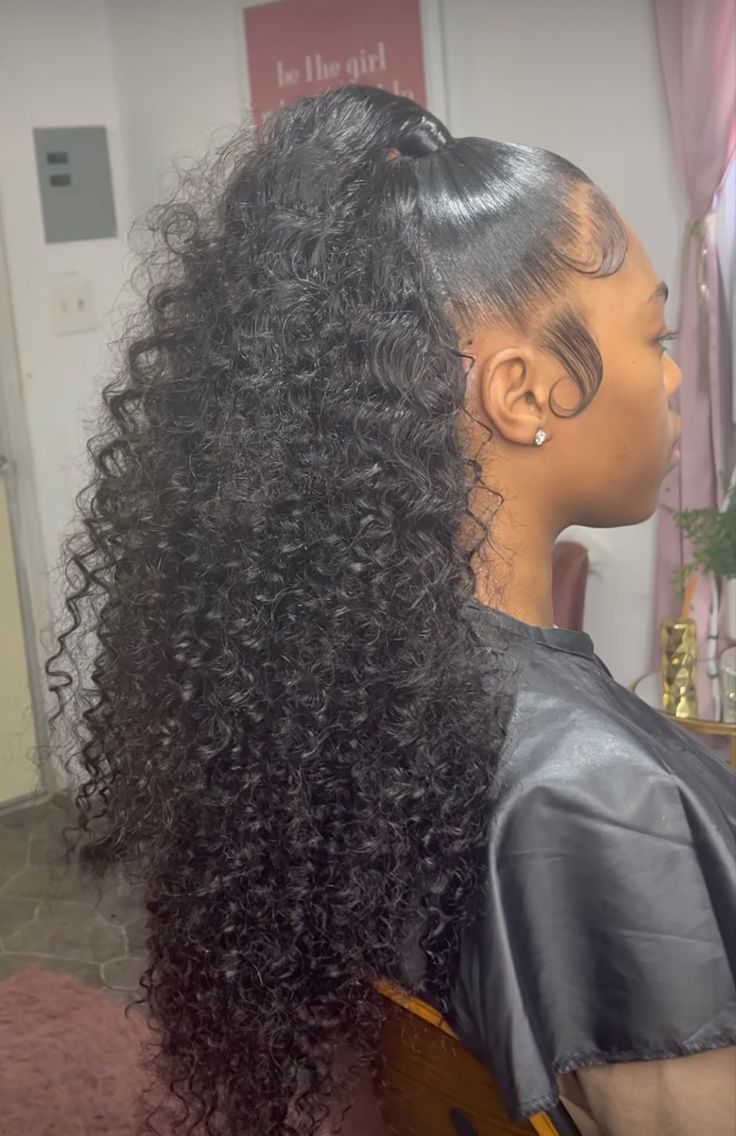 Half Up And Down Curly Hair, Half Up Half Down Hair Aesthetic, Curly Half Up Half Down Weave, Half Up Half Down Curly Hair, 16 Hairstyles, Half Up Half Down Curly, Black Girls Hairstyles Weave, Cute Ponytail Hairstyles, Half Up Half Down Hairstyle