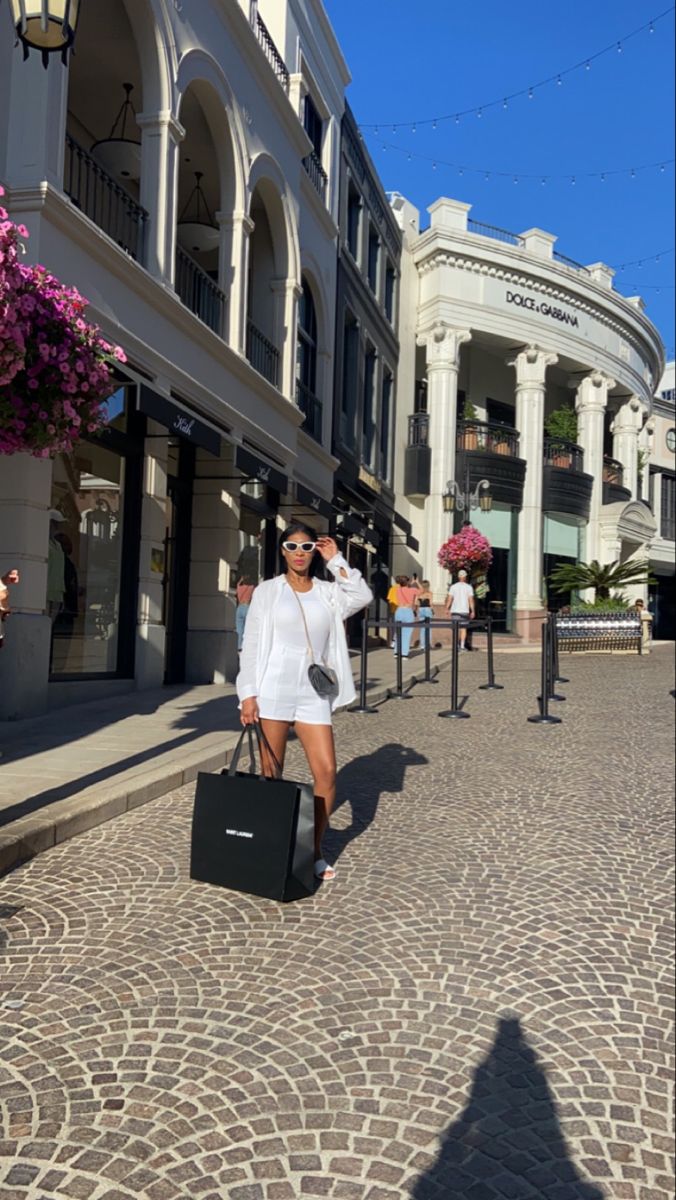 # black girl luxury #soft life # Rodeo Drive #beverlyhills Rodeo Drive Aesthetic, Rodeo Drive Shopping, California Trip, Pose Inspiration, Rodeo Drive, California Travel, Senior Year, Rodeo, Drive