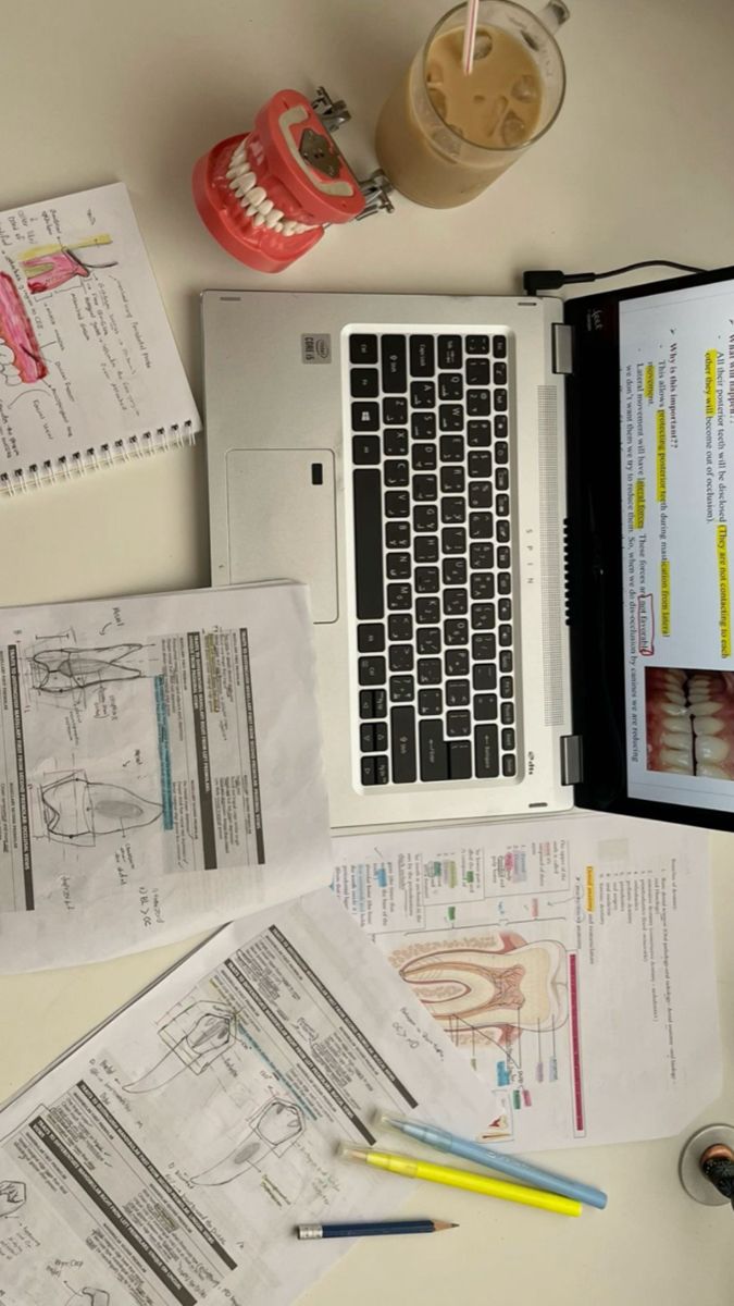 Dental Study Aesthetic, Dental School Vision Board, Dental Student Aesthetic Studying, Dentistry Vision Board, Dental Vision Board, Studying Dentistry Aesthetic, Dentist Assistant Aesthetic, Vision Board Dental, Dentistry Student Aesthetic