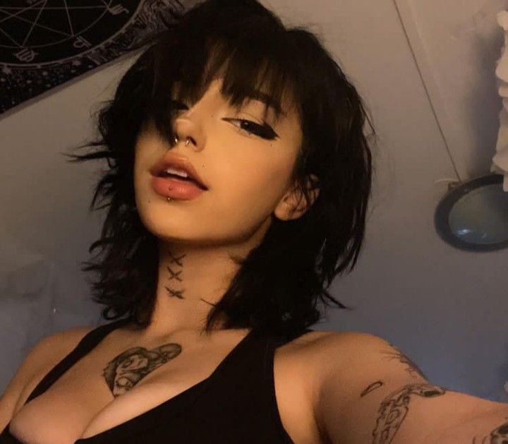 Grunge Haircut, Short Grunge Hair, Goth Hair, Hair Inspiration Short, Punk Hair, Alternative Hair, Girl Short Hair, Short Hair Haircuts, Hair Inspo Color