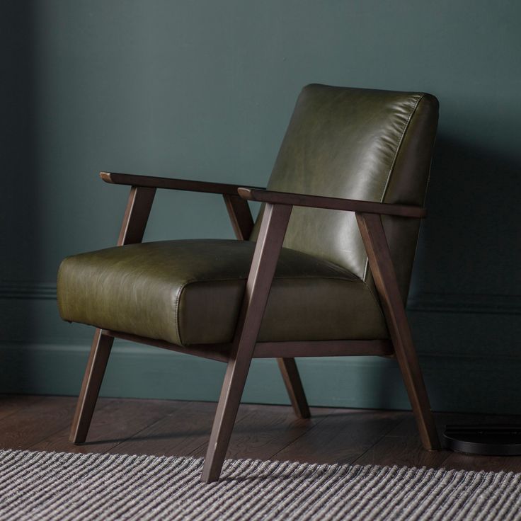 Heritage Green Leather Armchair – Wood Frame & Retro Design - Decor interiors Mid Century Leather Armchair, Green Leather Chair, Luxury Arm Chair, Modern Contemporary Homes, Wooden Armchair, Leather Accent Chair, Mid Century Armchair, Modern Accent Chair, Vintage Interiors