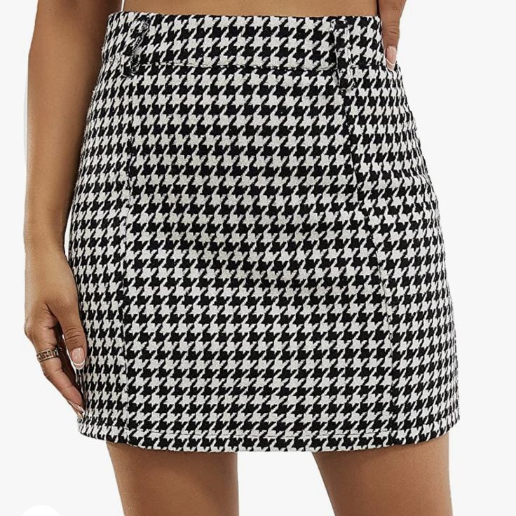 Never Worn. Size Medium. Amazon Skirts, White Pleated Tennis Skirt, Houndstooth Mini Skirt, Tennis Skirt Black, Paper Bag Skirt, Rave Skirt, Black Tennis Skirt, Hot Pink Skirt, Plaid Pleated Mini Skirt