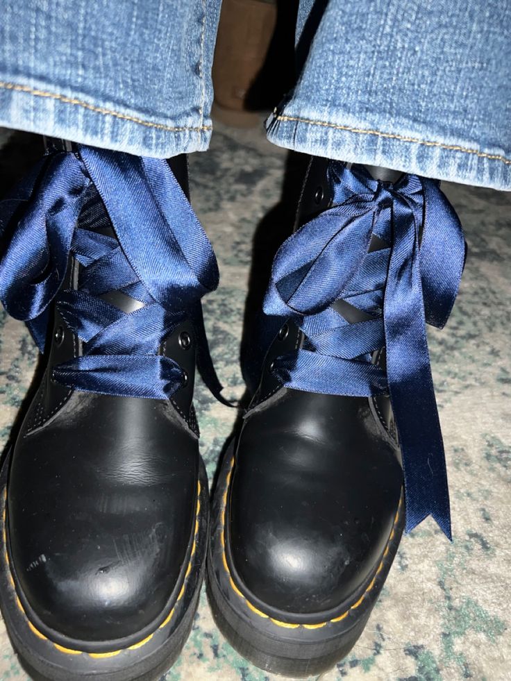 Ribbon Lace Doc Martens, Doc Martin Lace Ideas, Dr Martens Laces Ideas, Boys Of Tommen, Ribbon Laces, Mode Inspo, Dream Shoes, Doc Martens, Looks Style