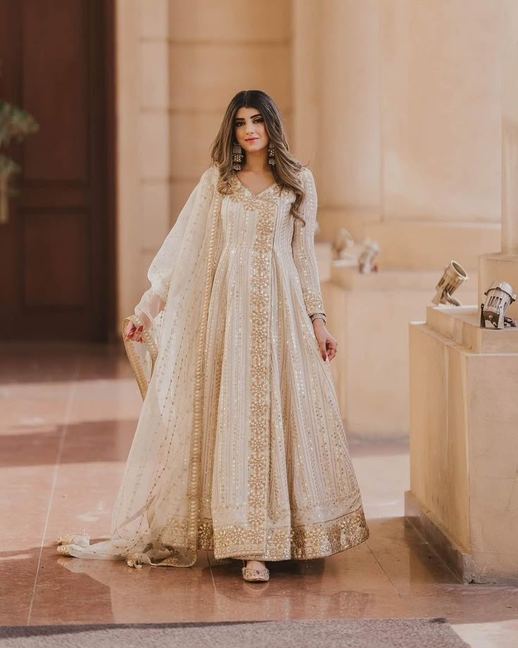 Nikkah Looks Simple White, Simple White Pakistani Bridal Dress, Peshwas Pakistani Anarkali, Anarkali Designs For Wedding, Fancy Suit Designs Pakistani, Nikkah Dress Pakistani Simple, Off White Nikkah Dress, Nikkah Dress Pakistani White, Gurudwara Wedding Outfit