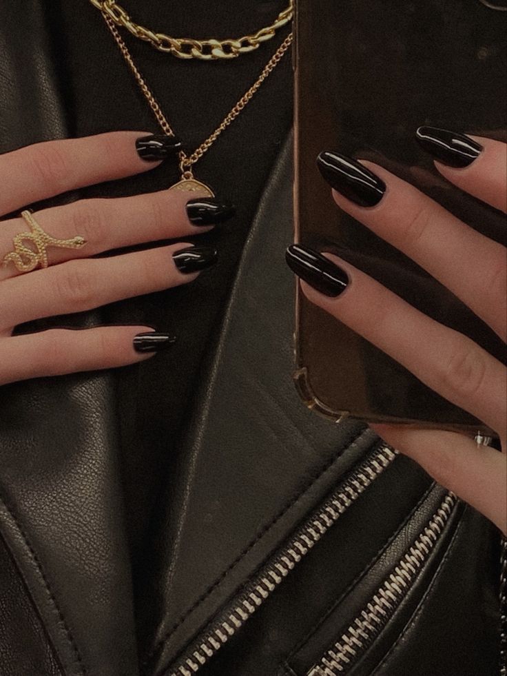 Black And Gold Aesthetic Outfit, Black Jewellery Aesthetic, Black And Gold Aesthetic Fashion, Gold And Black Aesthetic, Feed Planning, Slytherin Jewelry, Gold Aesthetics, Preference Night, Black And Gold Outfit