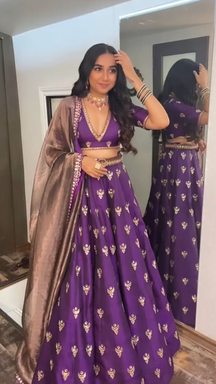 Reception Dress Bride Indian Lehenga, Purple Lengha, Red Wedding Lehenga, Lengha Blouse Designs, Purple Lehenga, Lehenga Saree Design, Simple Lehenga, Saree Wearing Styles, Mehendi Outfits