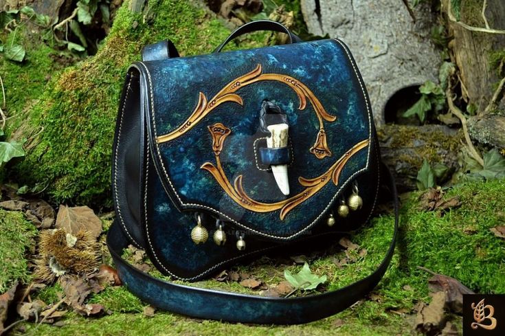 Fantasy Satchel, Ladies Bag, Leather Carving, Leather Projects, Leather Gifts, Leather Bags Handmade, Fantasy Clothing, Fantasy Fashion, Character Outfits