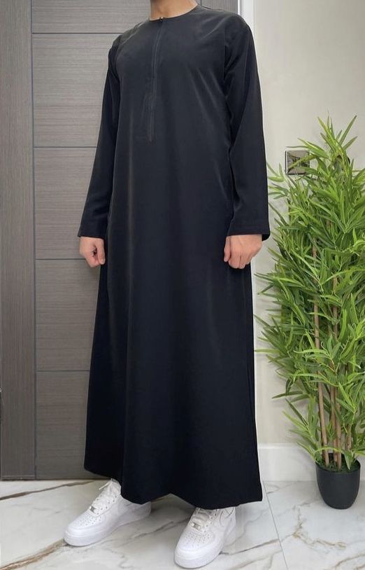 Black Thobe Men, Black Thobe, Muslim Men Clothing, Money Clothes, Men Aesthetic, Muslim Men, Muslim Fashion Outfits, Men Clothing, Muslim Fashion