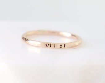 Etsy :: El lugar para comprar y vender todo lo que está hecho a mano Hand Stamped Ring Jewelry Gift, Hand Stamped 14k Gold Ring, Heirloom Stackable Jewelry As Gift, Handmade Dainty Engraved Ring For Anniversary, Dainty Handmade Engraved Ring For Anniversary, Adjustable Stamped 14k Jewelry Gift, 14k Gold Stamped Jewelry As Gift, Customizable Stackable Rings As A Gift, Handmade Rose Gold Ring For Anniversary