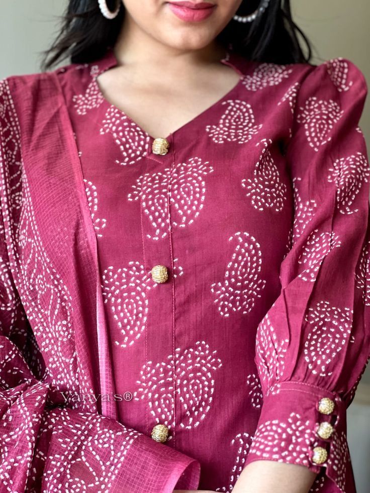 Kurti Outfit, Pakistani Frocks, Beautiful Kurti, Designer Dresses Elegant, Kurtis Design, Simple Dress Casual, Stylish Kurtis Design, Ethnic Suit, New Kurti Designs