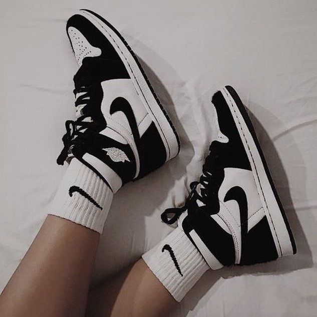 Nike Jordan Air 1, Sneakers Nike Jordan, Jordan Shoes Girls, Fashion Queen, Shoes Sneakers Jordans, Nike Air Shoes, Shoes Sneakers Nike, Hype Shoes, Girls Shoes Kids