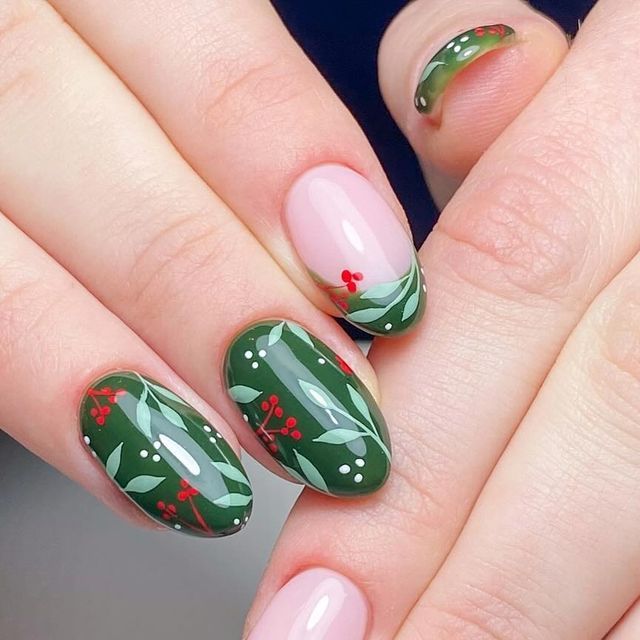 Alice on Instagram: "Christmas foliage 🌿 Inspired by @gels.byjess Using #everythingmagpie @magpie_beauty" Green Holly Nails, Australian Christmas Nails, Holly Nail Art, Adorable Nails, Belle Nails, Tiny Canvas, Christmas Foliage, 2023 Nails, Nail Business