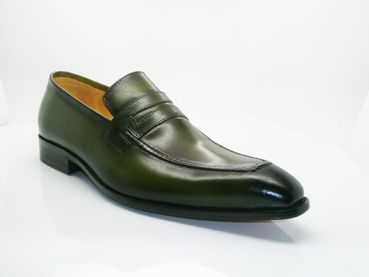 Style: 478-503-Olive Stylish Hand Burnished Calfskin slip-on Penny Loafer from the Carrucci collection features soft Calfskin linings and a clean welt Cordovan Shoes, Shoe Polish, Shoe Horn, Shoe Tree, Penny Loafer, Horse Hair, Penny Loafers, Suede Shoes, Shoe Box