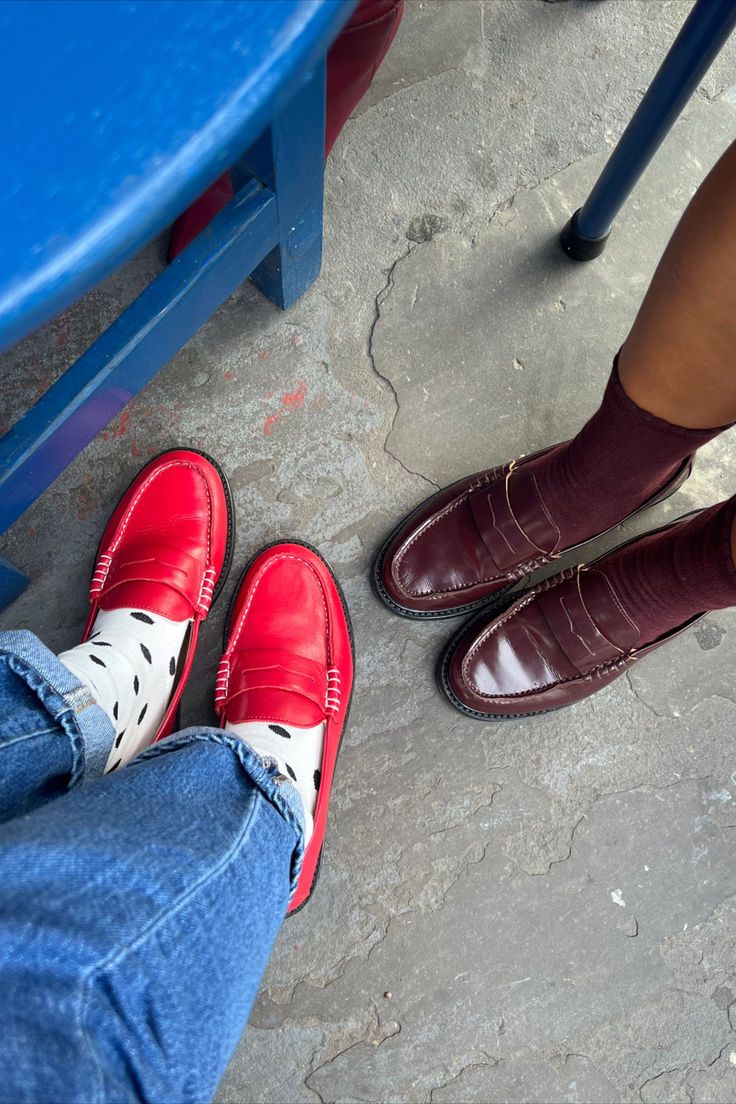 Preppy Chic in Steve Madden's Fall 2024 collection features standout boots and loafers. Combining contemporary trends with ‘90s nostalgia, it includes sleek loafers, platforms, distressed knee-high boots with rhinestones, tassels and metallic accents. Available in pops of red as well as bordeaux, rich burgundy / wine red, black, chic chocolate brown suede, these pieces are ideal for back-to-school & autumn outfits. Perfect for pairing with dresses, jeans, shorts, and skirts.