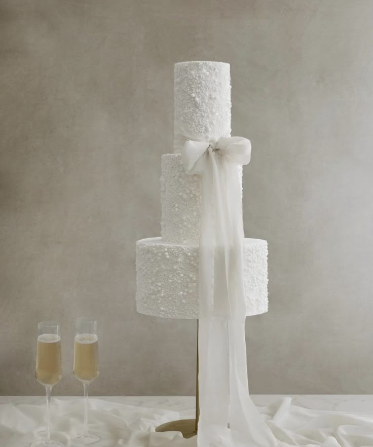 a wedding cake and two glasses of champagne