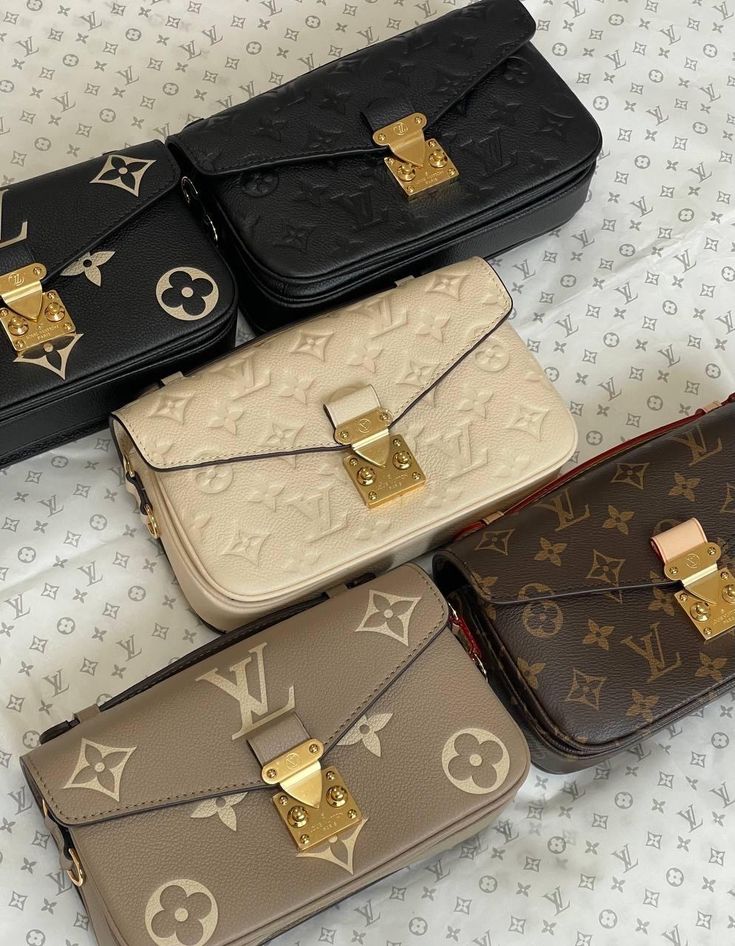 Expensive Bags Luxury, Hobo Bag Outfit, Handbags Aesthetic, Luxury Wishlist, Brands Bags, Luxury Things, Purse Aesthetic, Louis Vuitton Luggage, Expensive Bag