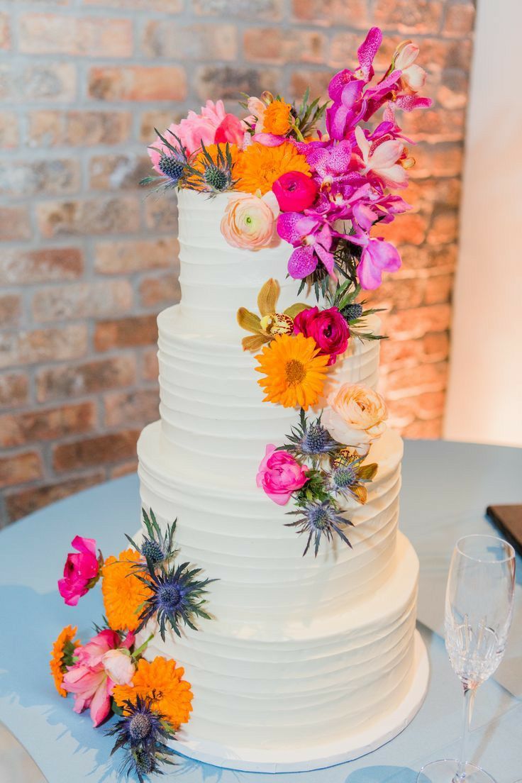 Cake For Reception, Wedding Cake Color, Colorful Floral Wedding, Bright Cakes, Orange Wedding Cake, Orange And Pink Wedding, Colorful Wedding Cakes, Bright Wedding Colors, Spring Wedding Cake