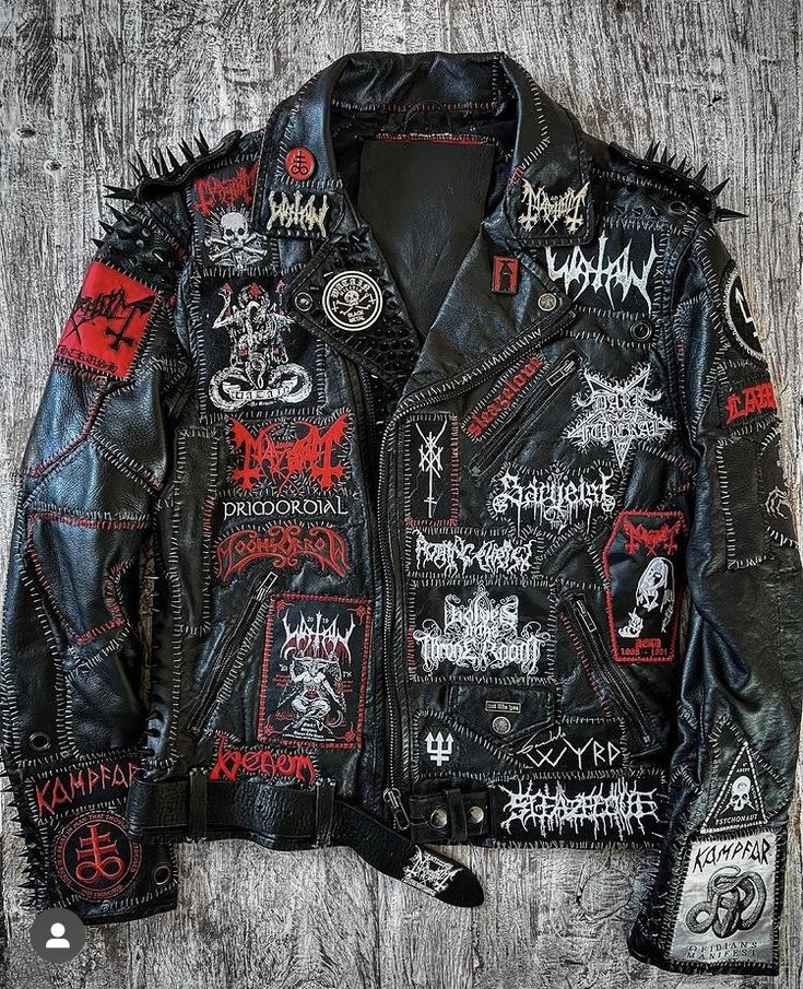 Punk Fashion Diy, Battle Vest, Battle Jackets, Punk Jacket, Punk Style Outfits, Battle Jacket, Diy Jacket, Mötley Crüe, Estilo Punk