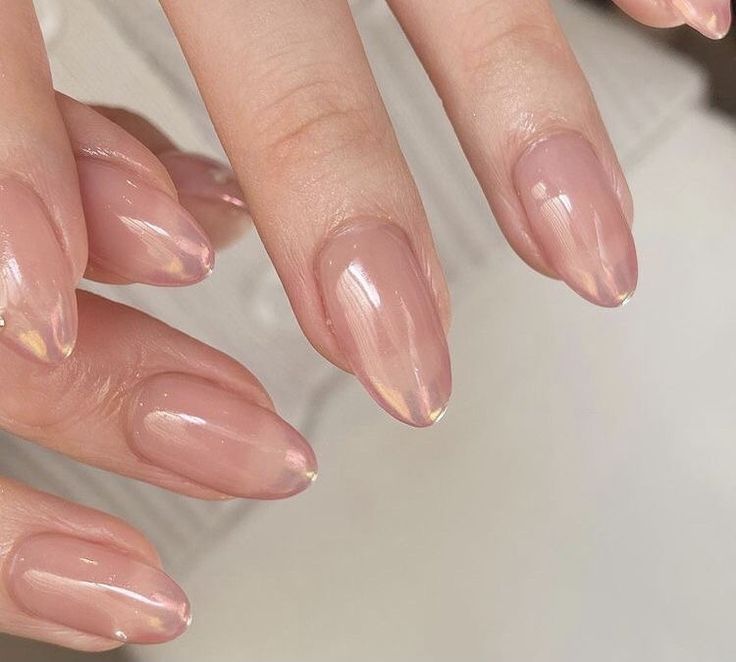 hailey bieber nails, glazed donut nails, jelly nails, korean jelly nails, classic nails, nude nails, minimalist nails, natural nails, chrome nails Ombre Chrome Nails, Minimal Nails, Casual Nails, Blush Nails, Pretty Gel Nails, Pearl Nails, Soft Nails, Neutral Nails, Dream Nails