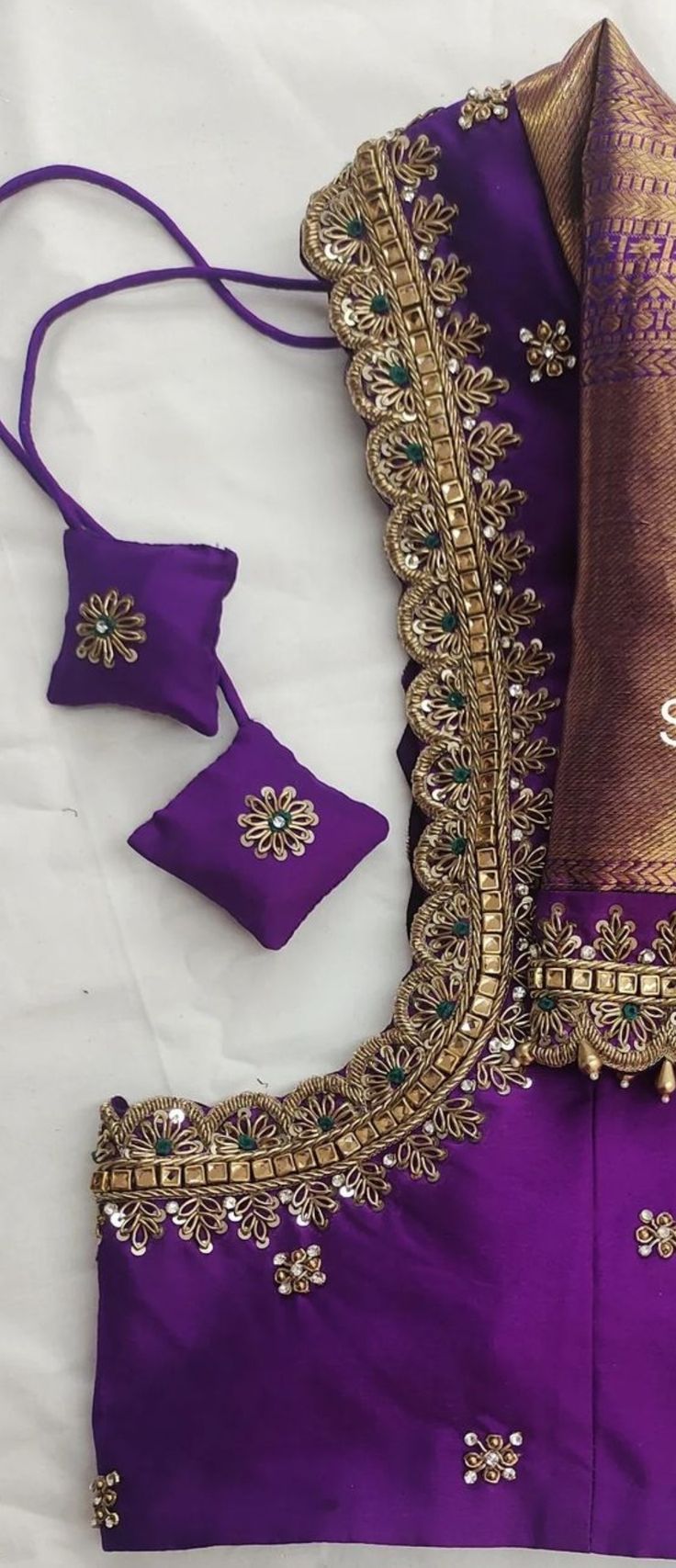 Zardosi Aari Work, Mirror Blouse Design, Blouse Designs Aari Work, Pink Blouse Designs, Blue Blouse Designs, Blouse Maggam Work, Mirror Work Blouse Design, Latest Bridal Blouse Designs, Blouse Designs Catalogue