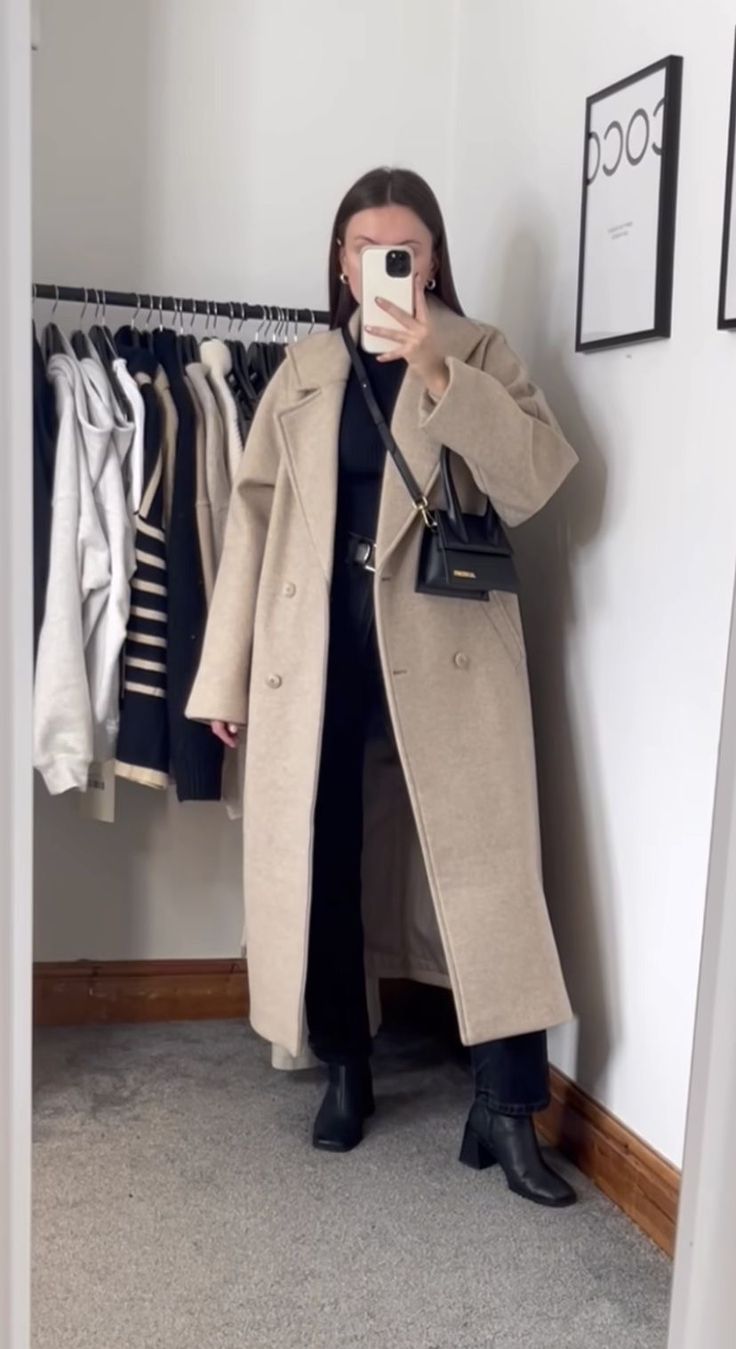 Long Beige Coat Outfit, Beige Coat Outfit Classy, Beige Coat Outfit Winter, Cream Jacket Outfit, Beige Coat Outfit, Beige Sweater Outfit, Peacoat Outfit, Wool Coat Outfit, Long Beige Coat