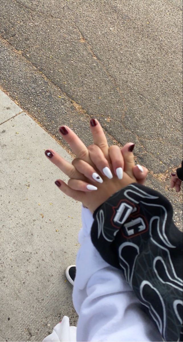 Matching Nails Girlfriends, Cute Couple Nails Matching, Boyfriend And Girlfriend Nail Ideas, Couple Nails Matching Black, Cute Matching Nails For Couples, Bf Gf Nail Ideas, Fem Masc Matching Nails, Couple Nails Matching Simple, Lesbian Matching Nails