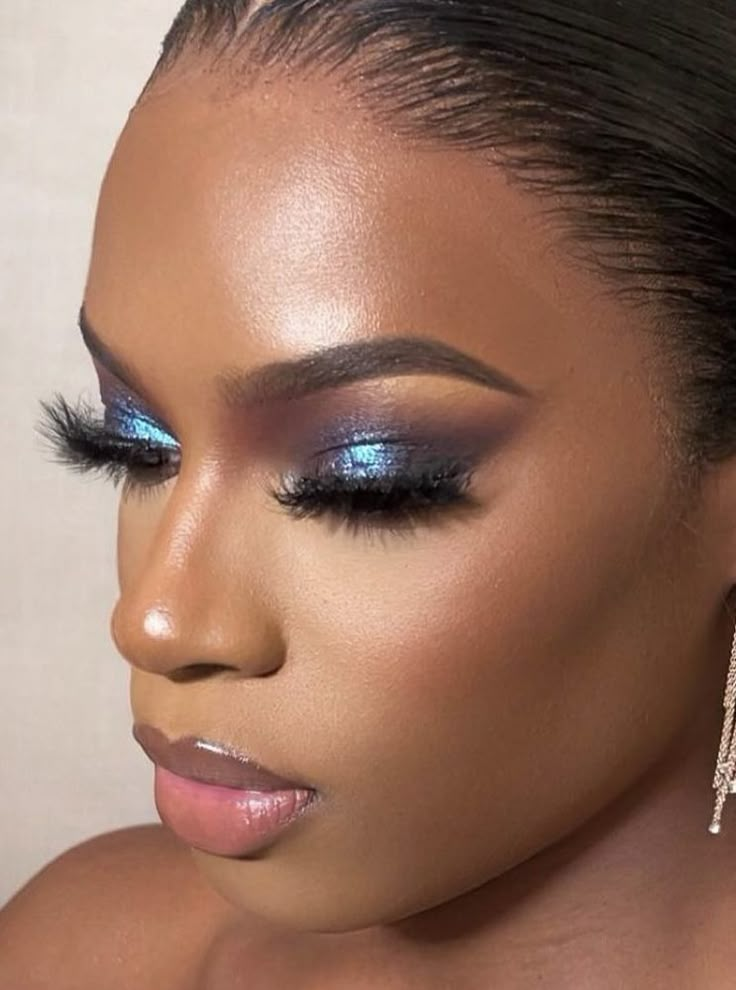 Blue Eye Makeup On Black Women, Soft Glam Blue Eyeshadow, Dark Skin Blue Makeup, Blue Eye Makeup Brown Skin, Light Blue Eyeshadow Black Women, Smoky Eyes Makeup Black Women, Dark Blue Smokey Eye Makeup, Makeup For All White Outfit, Blue Makeup On Black Women