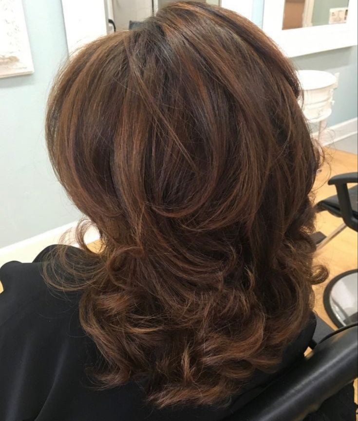 Hair Color Ideas For Mexicans, Curly Blowout Medium Hair, Wispy Curtain Bangs Short Hair With Layers, Short Blowout Hairstyles, Layers With Highlights, Layered Blowout, Hair Dye Colours, Brown Hair Inspo, Stronger Hair