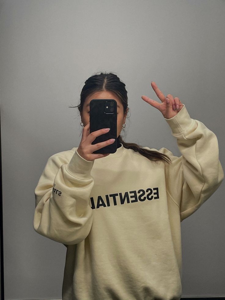 Essentials Crewneck Outfit, Beige Crewneck Outfit, Basic Beige Crew Neck Top, Beige Crew Neck Top For Streetwear, Oversized Beige Hoodie With Crew Neck, Cream Crew Sweatshirt For Streetwear, Essentials Crewneck, Beige Crewneck, Crewneck Outfit