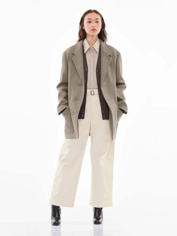 Uniqlo Women Outfit Winter, Uniqlo Aesthetic, Uniqlo Women Outfit, Uniqlo Outfit, Large Man Fashion, Uniqlo U, Autumn Winter 2022, Christophe Lemaire, Uniqlo Tops