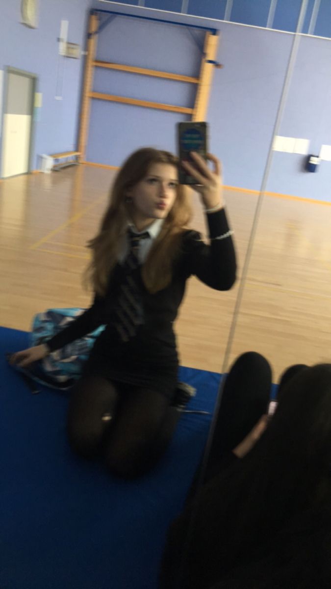 Cute pretty girl mirror pic school gym PE Boarding School Aesthetic Girl, School Gym Uniform Aesthetic, Private School Uniforms Aesthetic Girl, Messy School Uniform, British School Uniform Girl, Girl In School Aesthetic, Girls Boarding School Aesthetic, Secondary School Uniform Uk, Non School Uniform Day Outfit