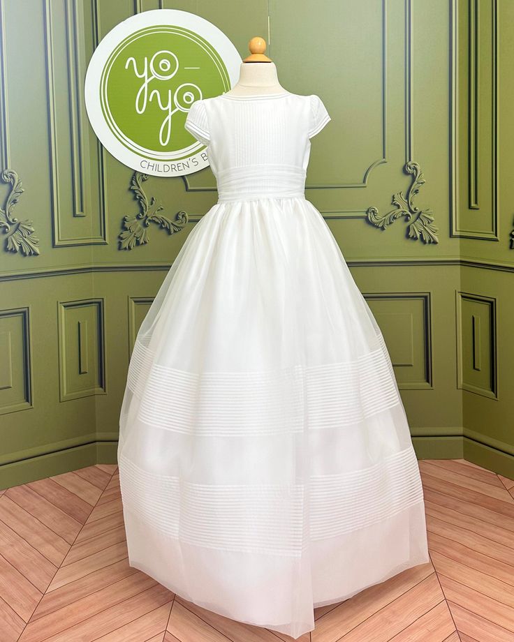 YoYo by Nina First Communion Cayenna First Communion Dress White Communion Dress, Holy Communion Dresses, First Communion Dress, Spanish Fashion, Communion Dresses, Gowns For Girls, First Holy Communion, Holy Communion, Beautiful One