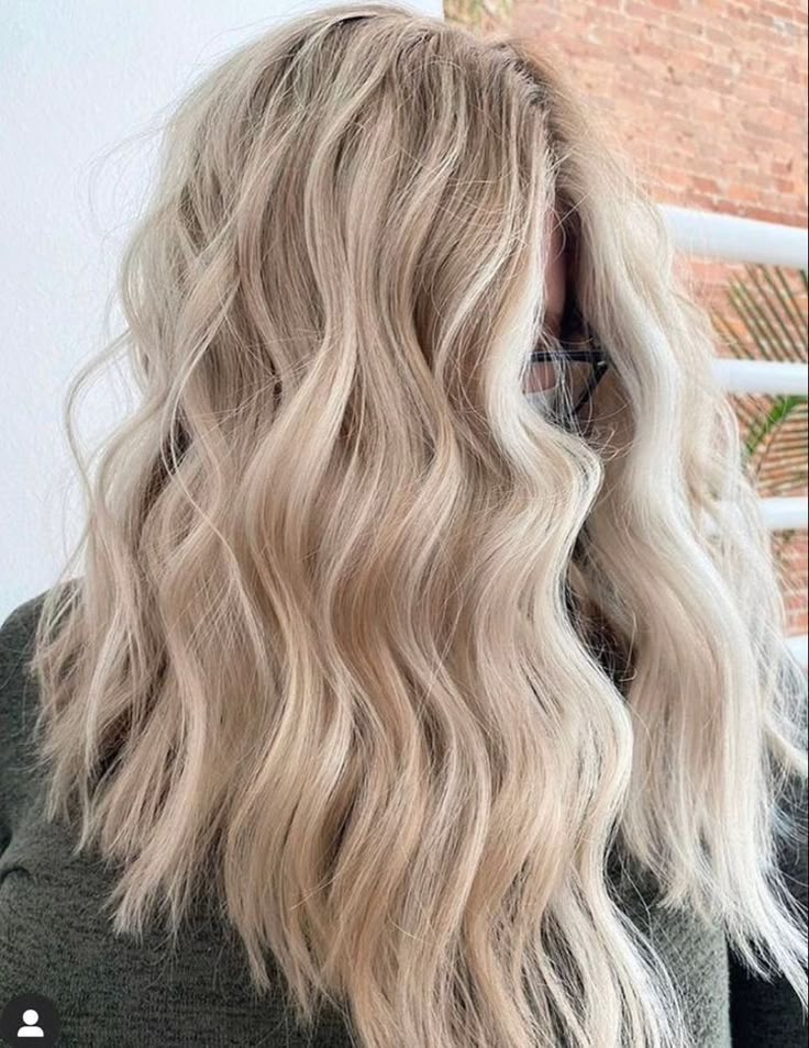 Blonde 2023 Hair, Blonde Hair Winter 2022, Bright Blonde Summer Hair, Low Lighted Blonde Hair, Blonde Hair Inspo Winter, Blind Hair Color Ideas, Light Blonde Hair Ideas, Call Blonde Hair, Blonde Low Lights For Blonde Hair