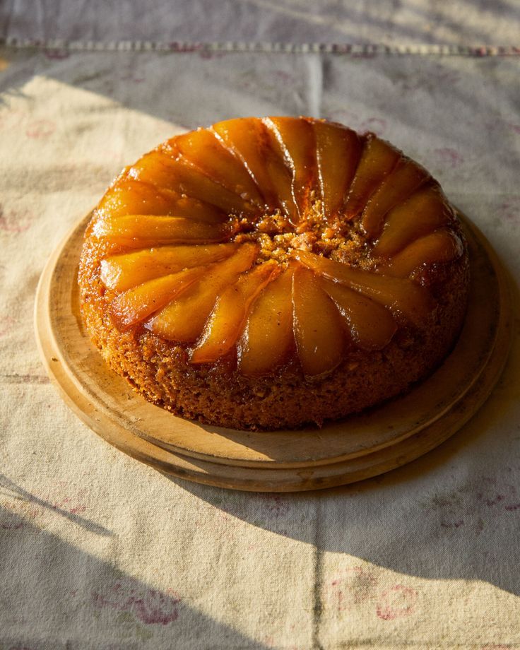 Walnut Upside Down Cake, Bridgerton Tea Party, Autumn Cakes, Upside Down Cake Recipe, Sausage Stew, Walnut Cake, Mary Berry, Fancy Food, Upside Down Cake