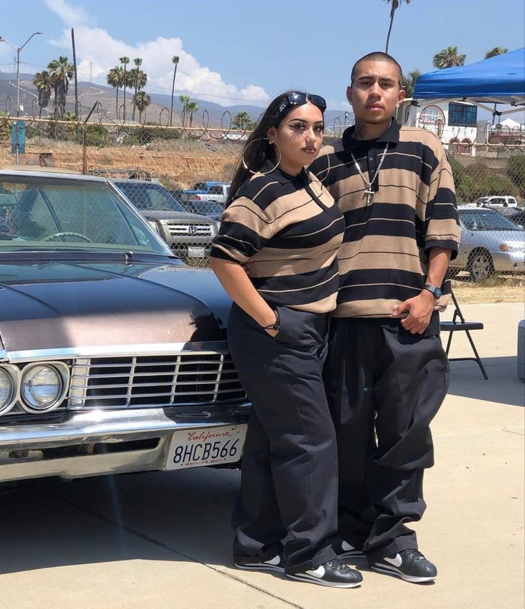 Lowrider Outfits, Chicana Style Outfits Plus Size, Cholo Style Men Gangsters, Cholo Couple Photoshoot, Cholo Aesthetic, Chicano Outfits, 90s Chicana, Chicano Aesthetic, Chicana Makeup