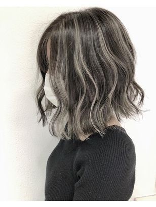 Skunk Hair Color, Skunk Hair, Hair Color Underneath, Hair Color Streaks, Hair Streaks, Ash Blonde Hair, Trendy Hairstyle, Gray Hair Highlights, Shot Hair Styles