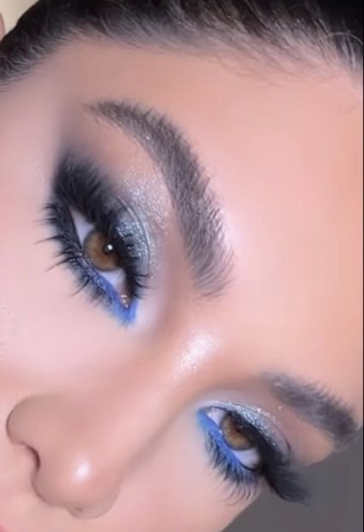 Royal Blue Hoco Makeup, Eye Makeup For Dark Blue Dress, Dark Blue Dress Makeup Look, Navy Blue And Gold Makeup, Denim Makeup Look, Blue Dress Makeup Look, Light Blue Quince Makeup, Blue And Silver Makeup, Dark Blue Makeup