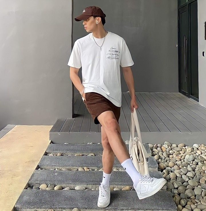 Guys Aesthetic Outfits Summer, Casual Ootd For Men, Summer Outfit Inspo For Men, Fashion Outfits Men Korean, Shorts And Long Socks Outfit Men, Casual Summer Outfits Men Simple, Streetwear Fashion Men 2023, Aesthetic Mens Summer Outfit, Men Summer Aesthetic Outfit