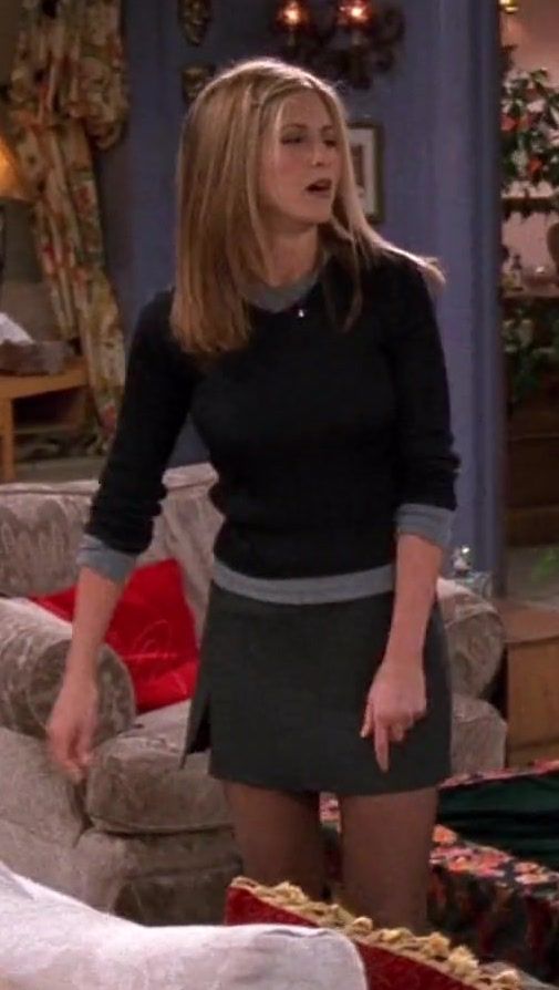 Rachel Green Outfits Mini Skirt, Rachel Green Style Aesthetic, Rachel Green Brown Leather Jacket, Rachel Green Mini Skirt Outfit, Rachel Green Black Mini Skirt, Rachel Green Outfits Ralph Lauren, Rachel Green Plaid Skirt Outfit, Rachel Green Outfits Autumn, Rachel Green Lookbook