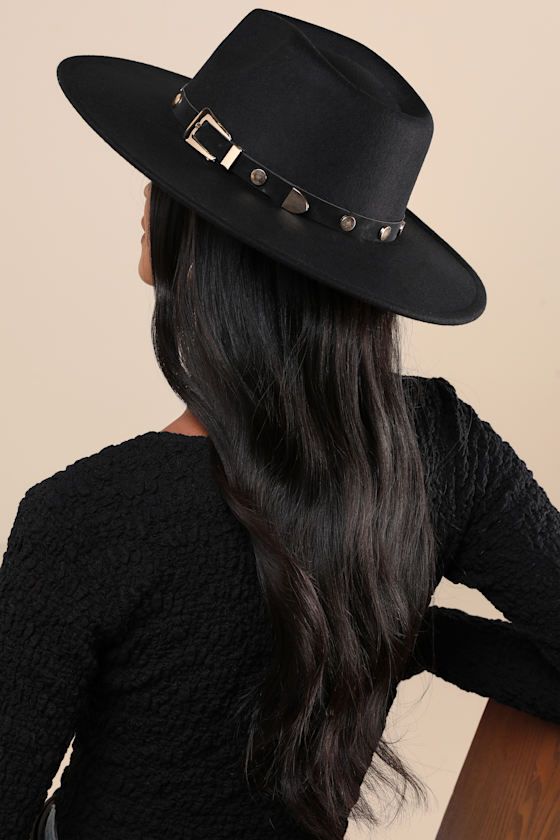 Stroll into town looking oh-so-cool in the Four Buttons Enviable Confidence Black Western Fedora Hat! Sturdy felt shapes this classic hat that has a wide, flat brim and a high collar with a decorative, belt-inspired hatband with a shiny metal buckle and round studs throughout. A teardrop-shaped dipped crown completes the look. Gold hardware. 3. 50" Soft Brim. 23" Interior Circumference. Crown Measures 4" Tall. 100% Polyester. Spot Clean. Imported. Lulus | Enviable Confidence Black Western Fedora Hipster Hats For Women, Bolero Hat Women, Womens Cowgirl Hat, Black Western Hat, Hat Styles For Women, Womens Felt Hat, Senior Project Ideas, Western Hats For Women, Fedora Fashion