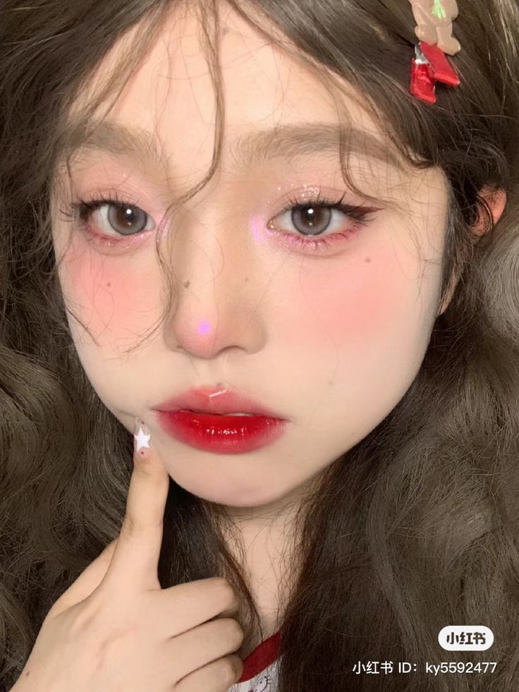 Strawberry Makeup Look Korean, Cherry Red Makeup Look, Straw Berry Makeup, Cute Strawberry Makeup Look, Strawberry Make Up Look, Strawberry Douyin Makeup, Strawberry Makeup Look Aesthetic, Soft Red Makeup Looks, Blush Ideas Makeup