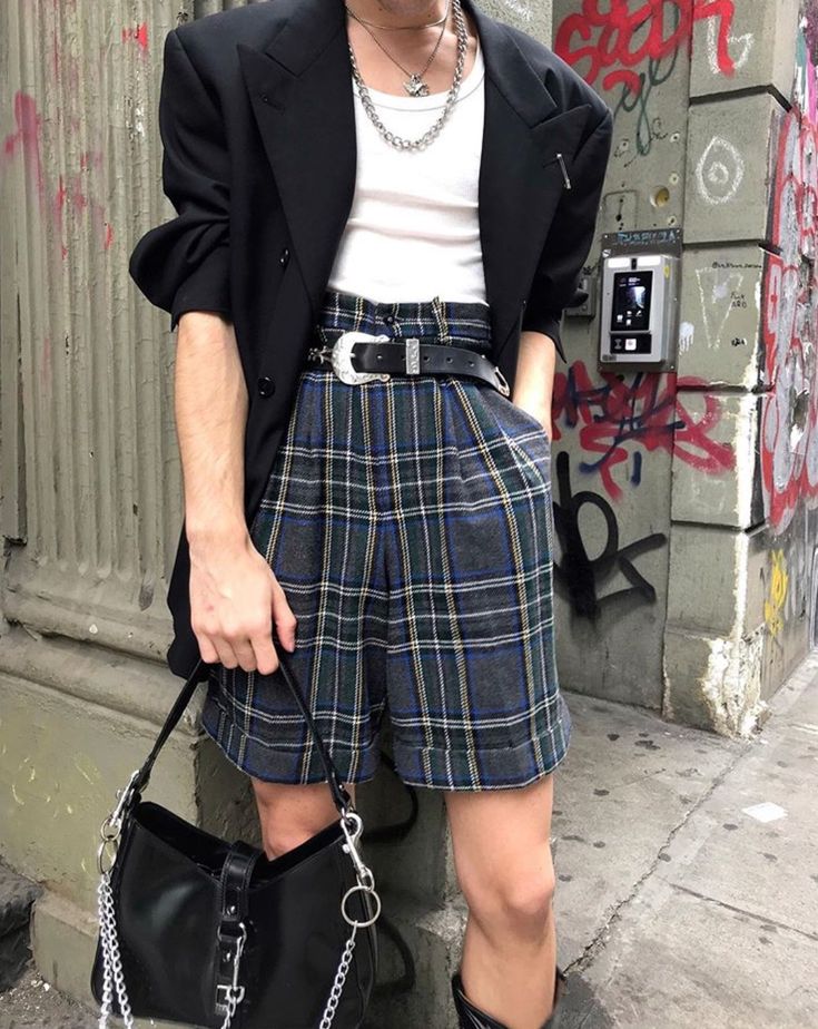 Men's Feminine Fashion, Fem Masculine Outfits Men, Fem Man Outfits, Mens Alternative Fashion Summer, Summer Transmasc Outfits, Fem Outfits For Men, Feminine Outfits For Men, Androgynous Fashion Summer, Masc Shorts