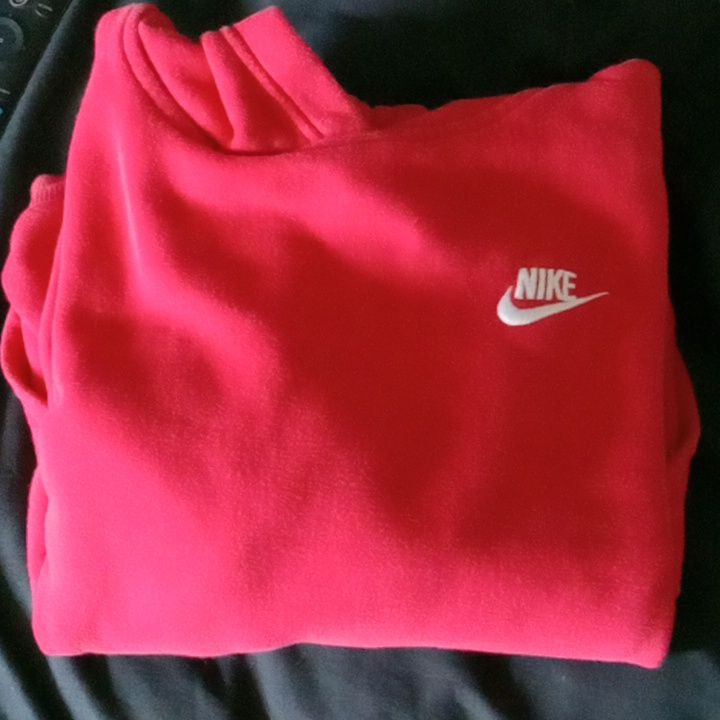 Worn A Couple Times Brand New Condition Nike Hoodie Sweater, Nike Sweatshirts Vintage Pink, Nike Sweatshirts Amazon, Nike Hoodies Woman, Vinted Nike Hoodie, Nike Vintage Hoodie Women, Cheap Nike Sweatshirts, Nike Fire Sweatshirt, Nike Tech Fleece Womens Red