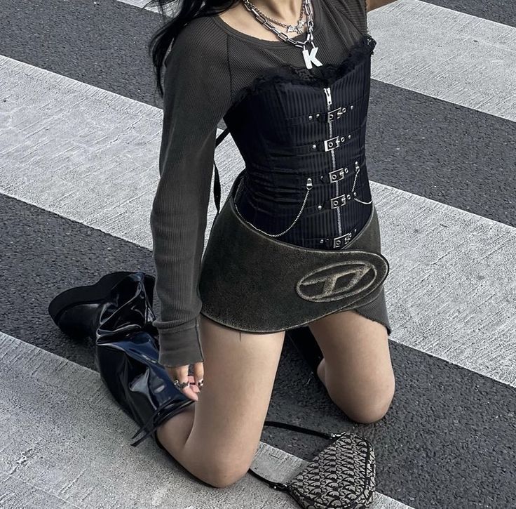 Diesel Belt Skirt, Diesel Fashion Aesthetic, Diesel Aesthetic Outfits, Diesel Skirt Outfit, Kpop Diesel, Diesel Outfits Women, Diesel Outfits, Belted Skirt Outfits, Diesel Aesthetic