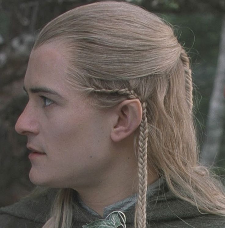 Yep...if my brothers ever get their hair long enough I'm going to talk them into letting me do this on them :p Lord Of The Rings Hairstyles, Legolas Hair, Elvish Hairstyles, Elven Hairstyles, Elf Hair, Lotr Elves, Legolas And Thranduil, Peinados Fáciles Para Cabello Corto, Athletic Hairstyles