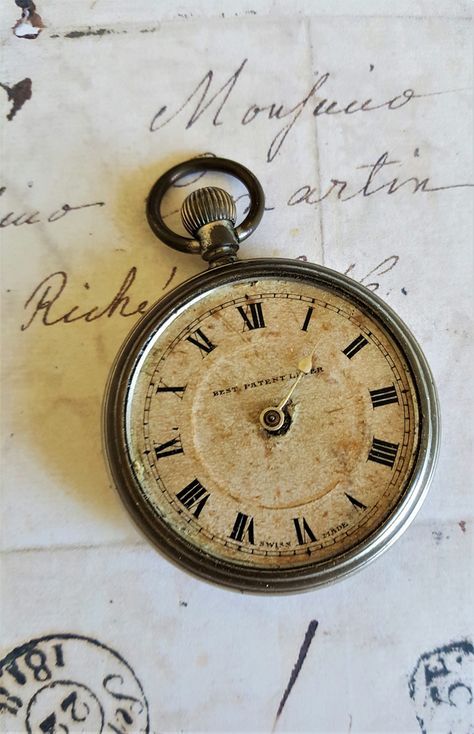 Old Pocket Watches, Detective Aesthetic, Aesthetic Objects, Antique Pocket Watch, Gentleman Aesthetic, Pocket Watch Antique, Vintage Pocket Watch, Clock Art, Old Watches