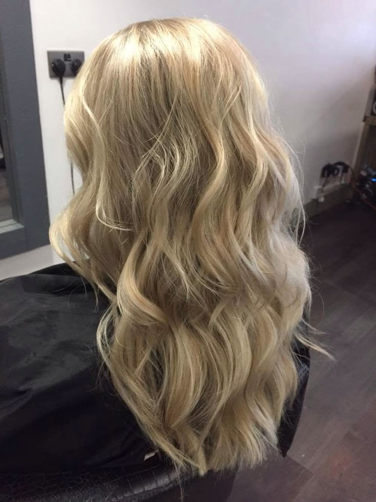 Boho Blow Dry, Tonged Curls Long Hair, Curls Blowout Hairstyles, Boho Blowdry Long Hair, Simple Beach Waves Hair, Big Formal Hair, Blow Wave Curls, Big Curls Prom Hair, Wavey Curls Hair Styles