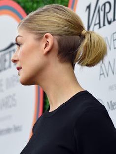 Image result for shaved sides hairstyles Best Undercut Hairstyles, Girl Undercut, Undercut Hairstyles Women, Undercut Long Hair, Undercut Women, Shaved Nape, Short Hair Undercut, A Ponytail, Undercut Hairstyles